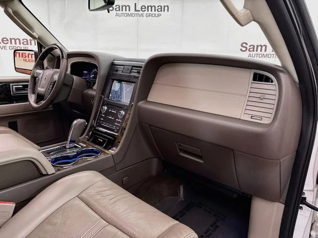 Used 2017 White Platinum Clearcoat Lincoln Select image 33