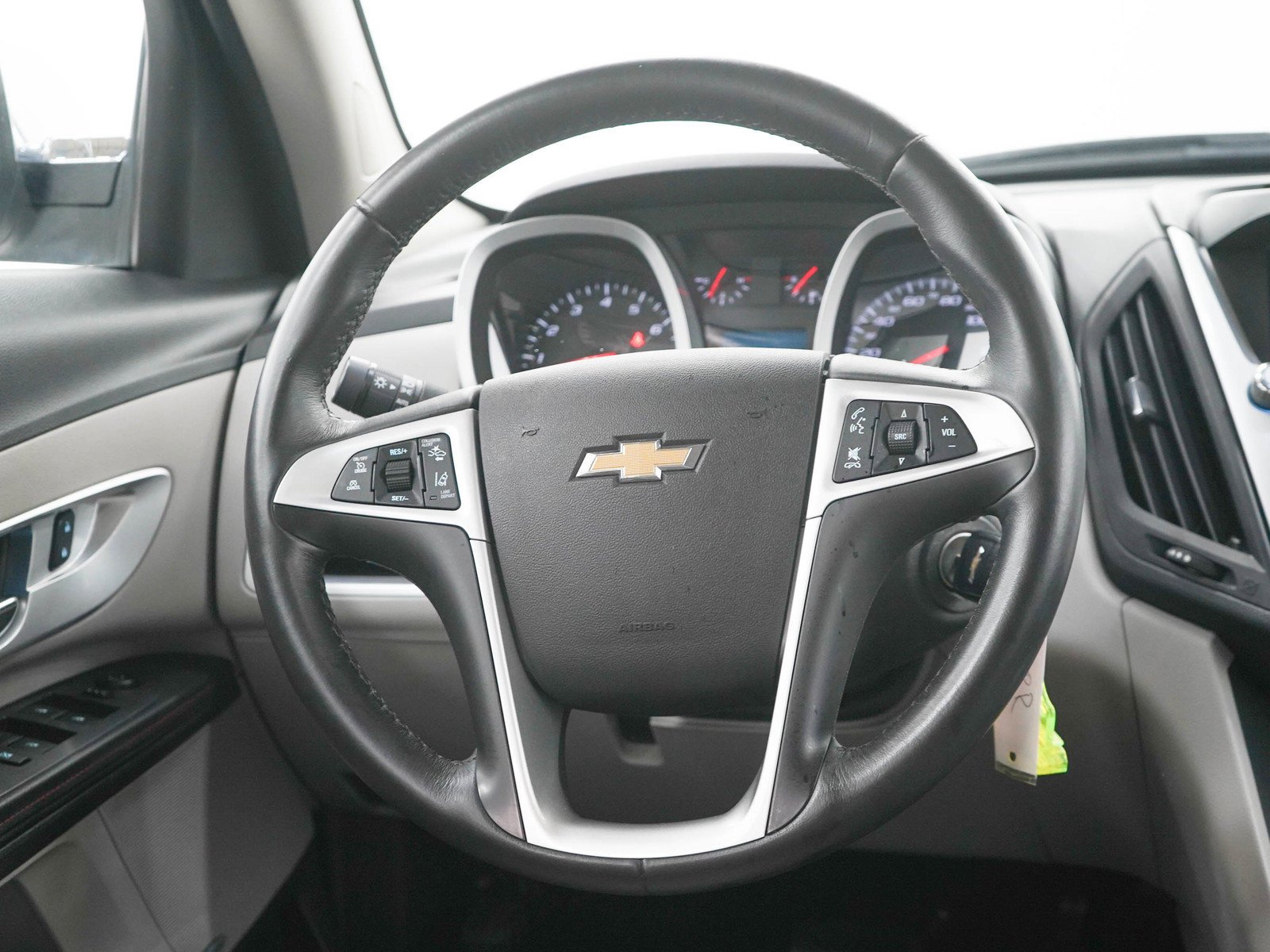 Used 2015 Silver Ice Metallic Chevrolet Ltz image 17