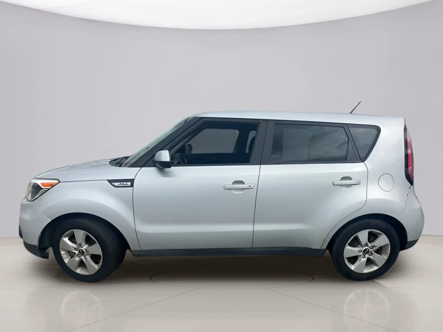 Used 2018 Silver Kia  image 3