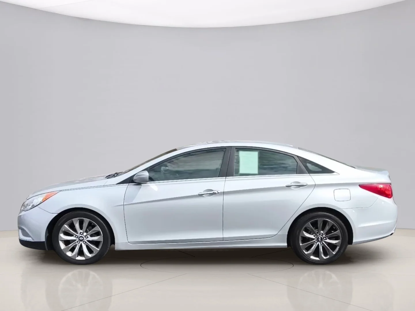 Used 2011 Silver Hyundai LIMITED image 2