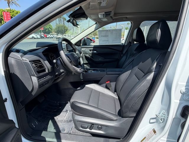 New 2026 Everest White Pearl TriCoat Nissan Dark Armor™ image 28