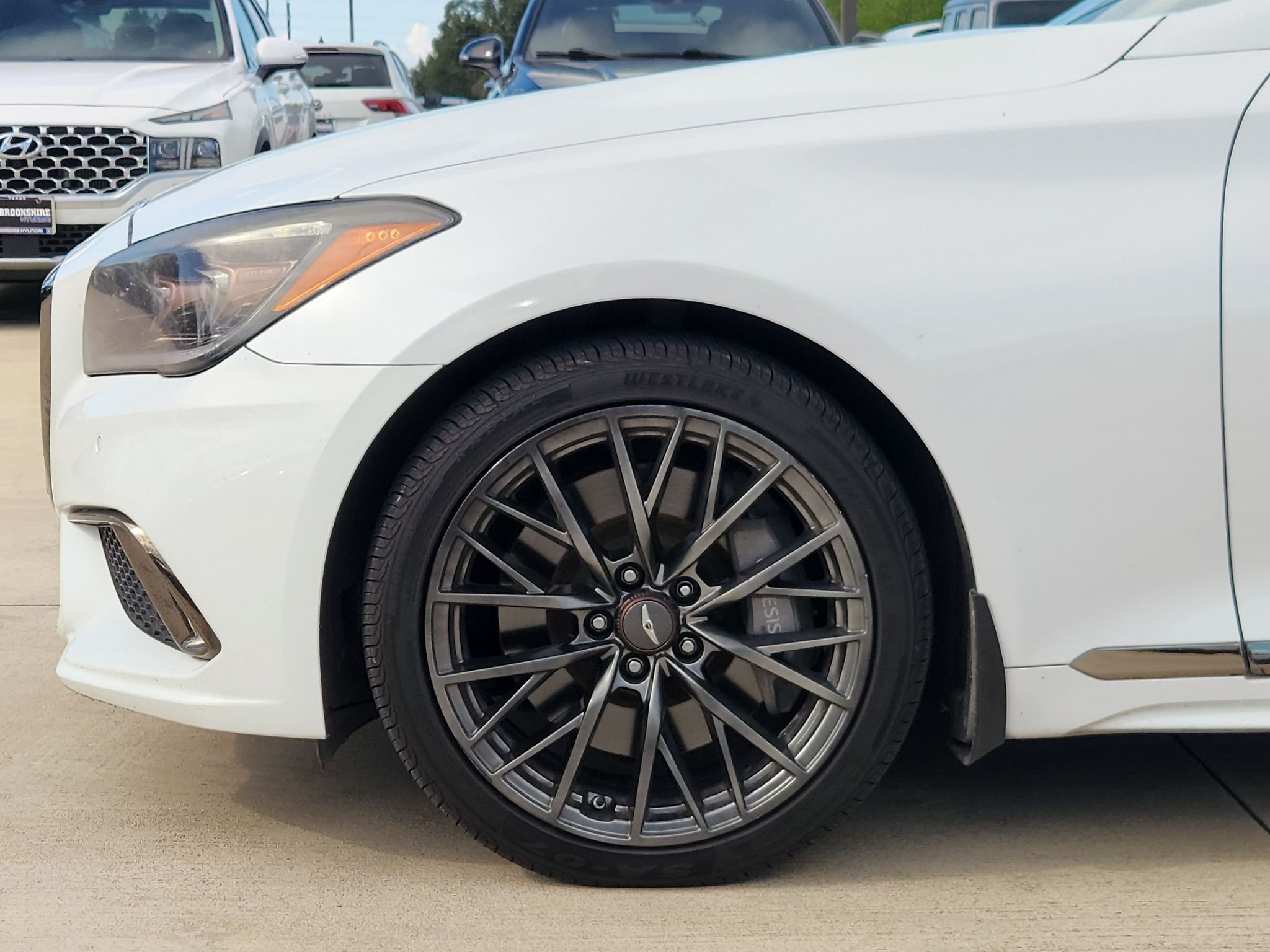 Used 2018 Casablanca White Genesis 3.3T Sport image 9