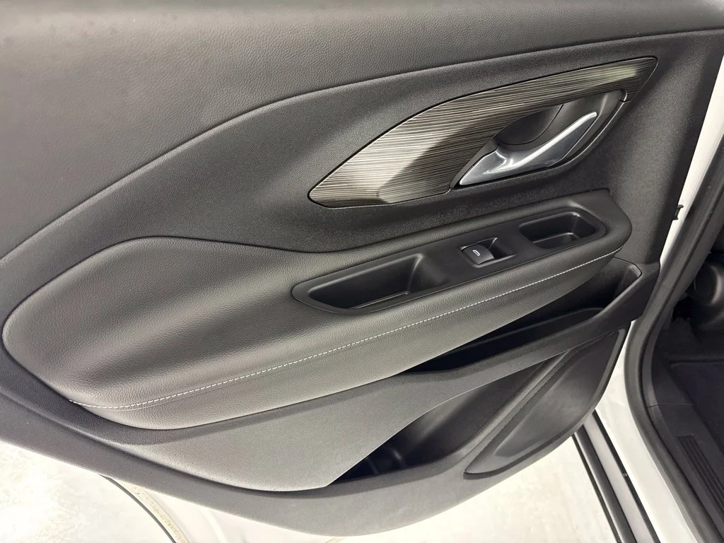 Used 2024 White GMC SLE image 20