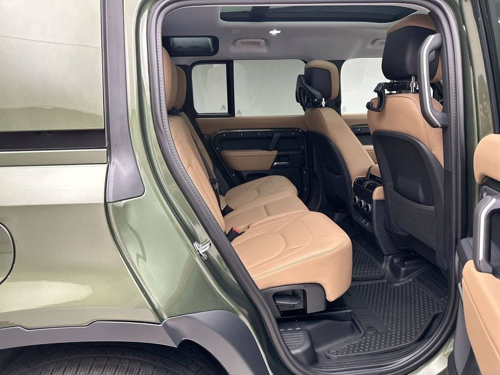 New 2026 Woolstone Green Land Rover S image 7