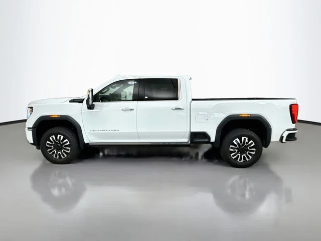 Used 2024 White GMC Denali Ultimate image 4