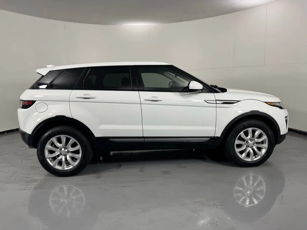 Used 2019 Fuji White Land Rover SE image 5