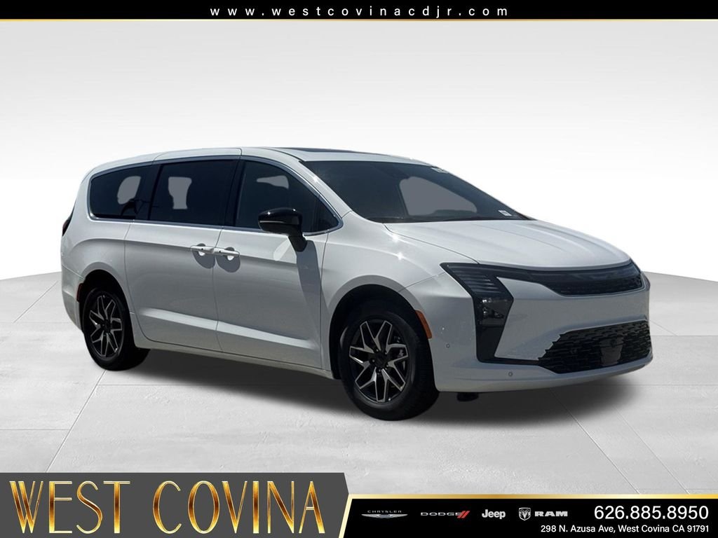 New 2027 Bright White Clear-Coat Exterior Paint Chrysler Limited image 5
