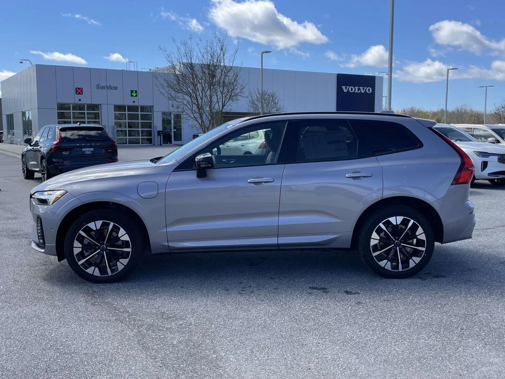 New 2026 Aurora Silver Volvo Plus image 26