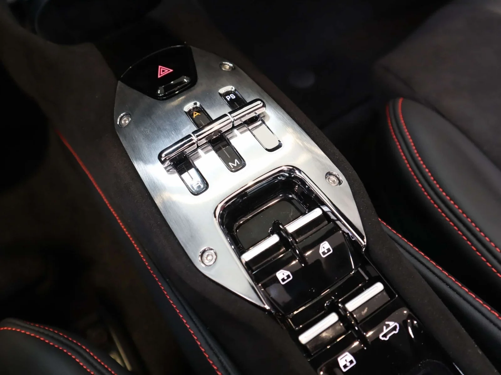 Used 2025 Grigio Silverstone Metallic Ferrari Convertible image 30
