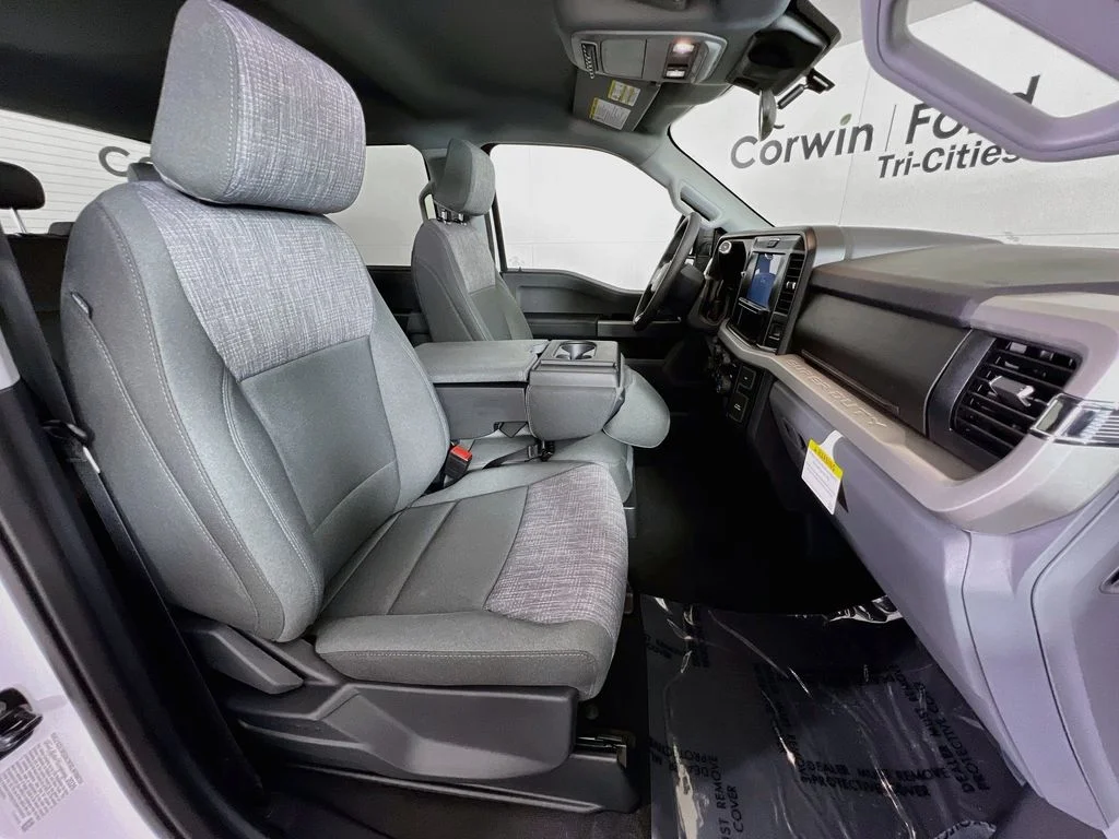 New 2026 Oxford White Ford XLT image 16