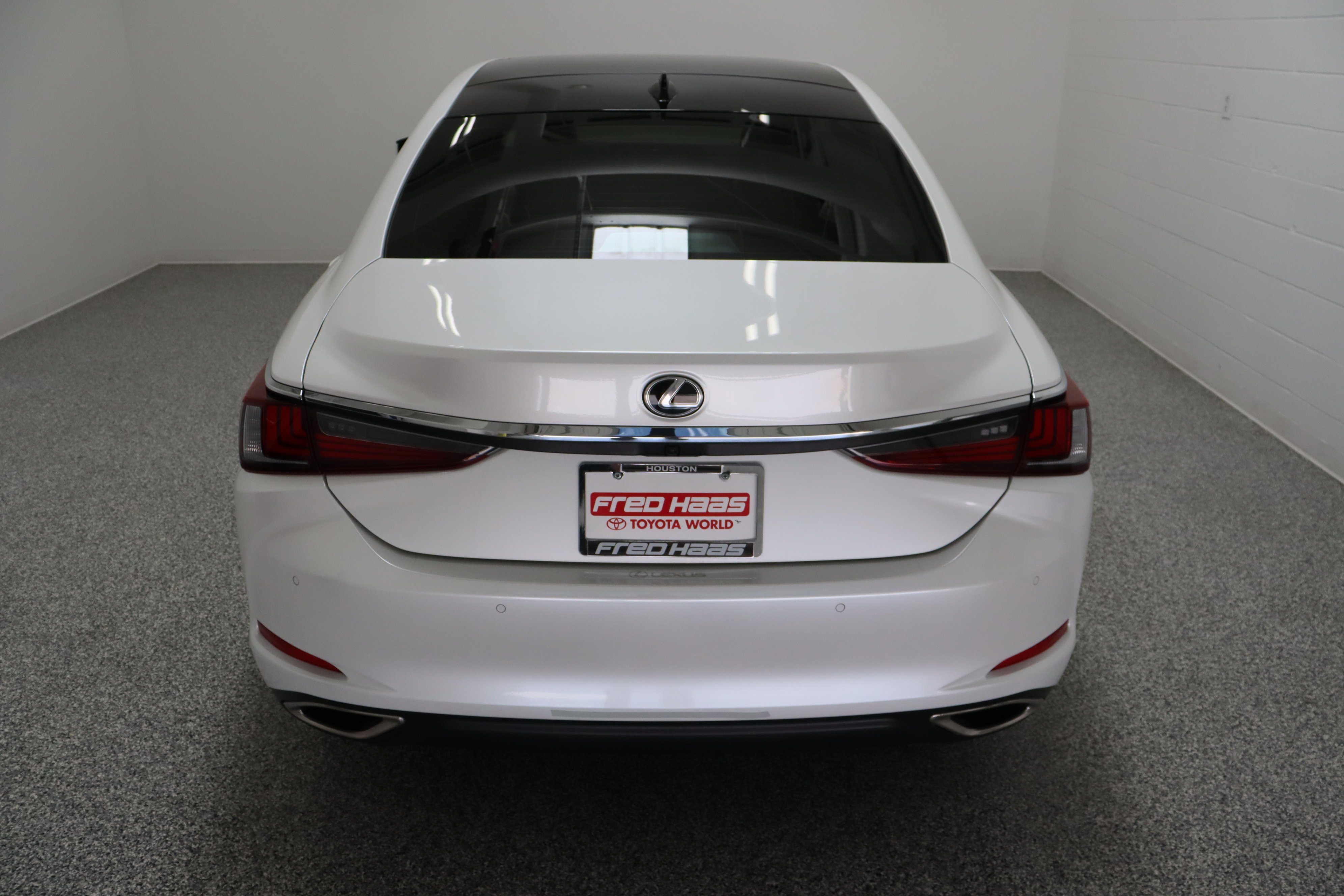 Used 2025 Eminent White Pearl Lexus ES 350 Ultra Luxury 3.5L image 8