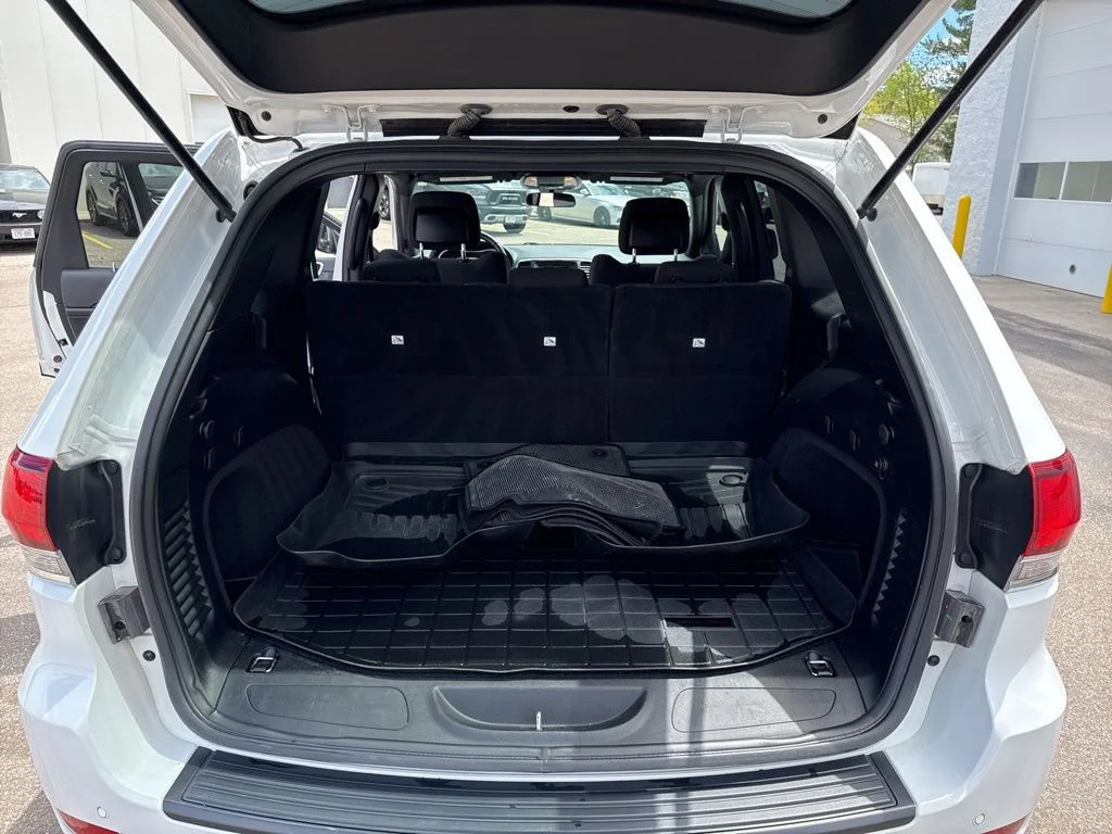 Used 2020 Bright White Clearcoat Jeep Laredo image 38