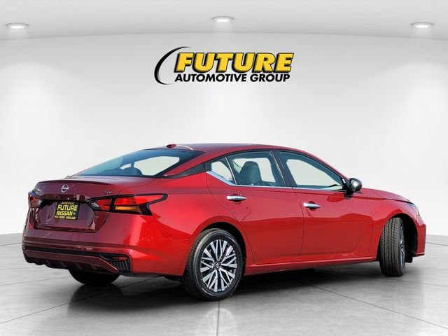 Used 2024 Red Nissan 2.5 SV image 4