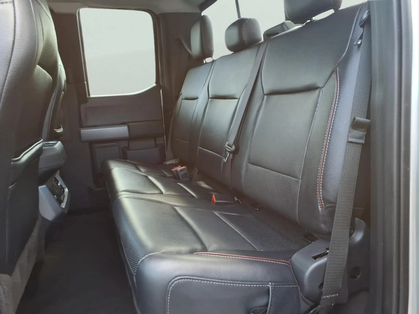 Used 2024 Iconic Silver Ford LARIAT image 31