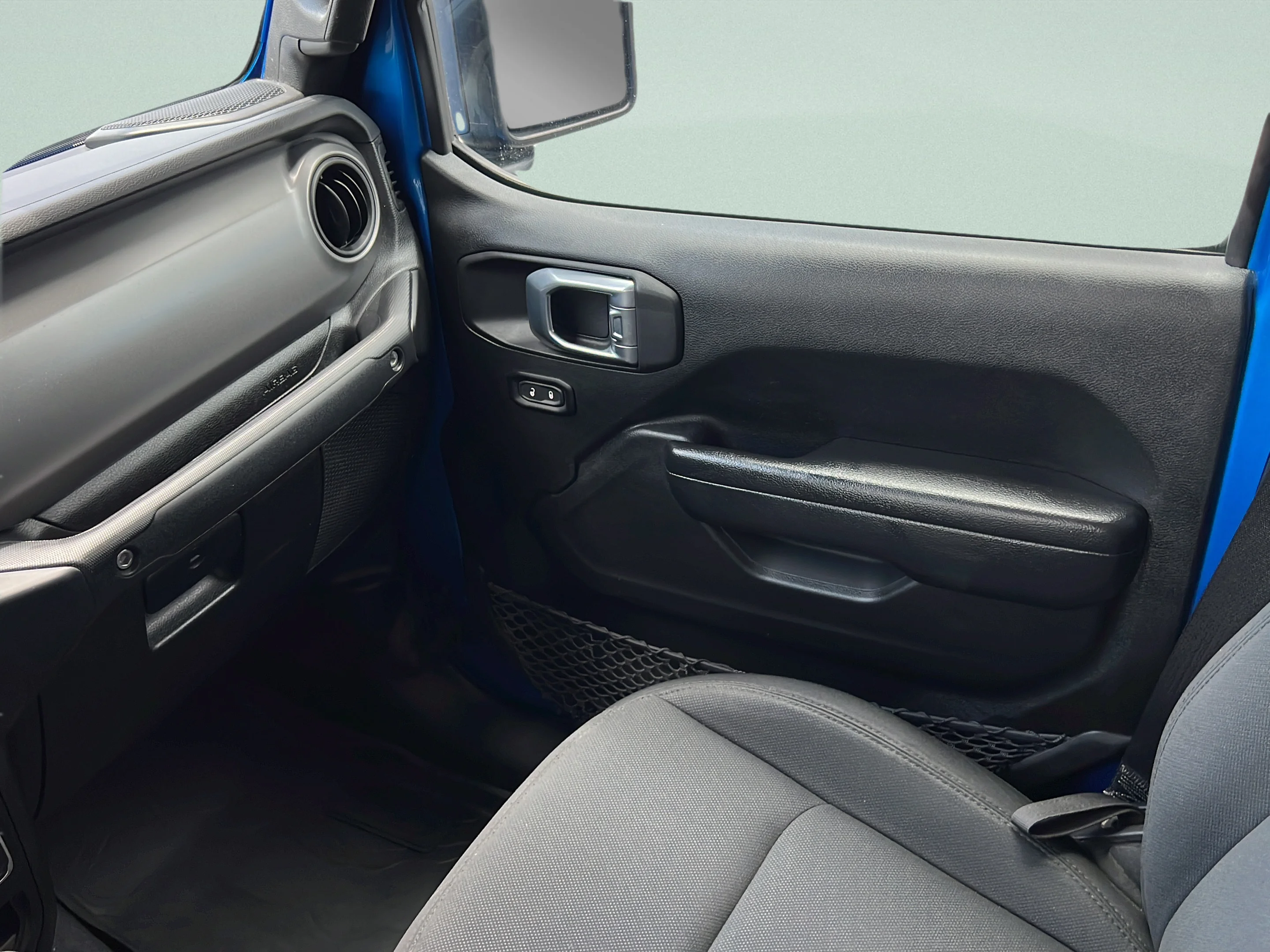 Used 2023 Hydro Blue Pearlcoat Jeep Sport S image 15