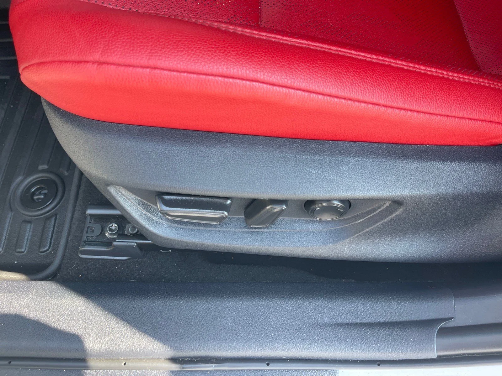 Used 2025 Pearl Toyota XSE image 9
