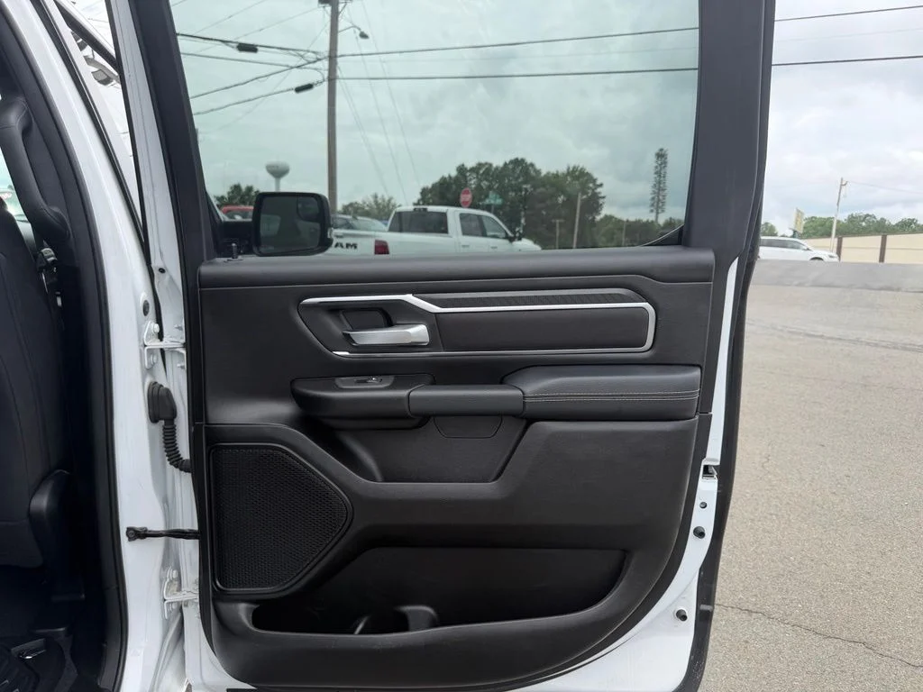Used 2025 White Ram Big Horn/Lone Star image 33
