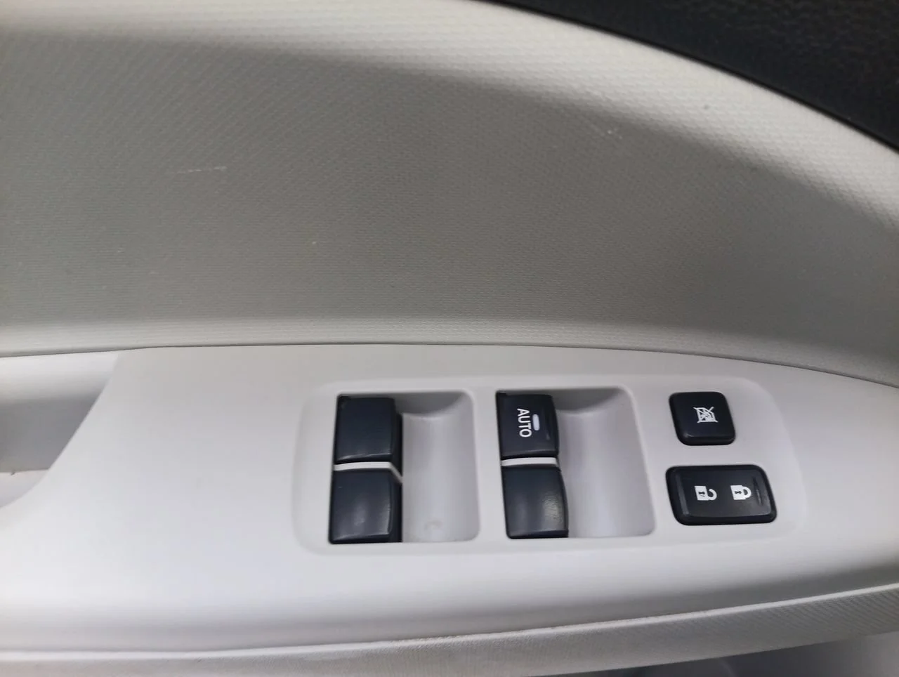 Used 2024 Graphite Gray Mitsubishi ES image 20