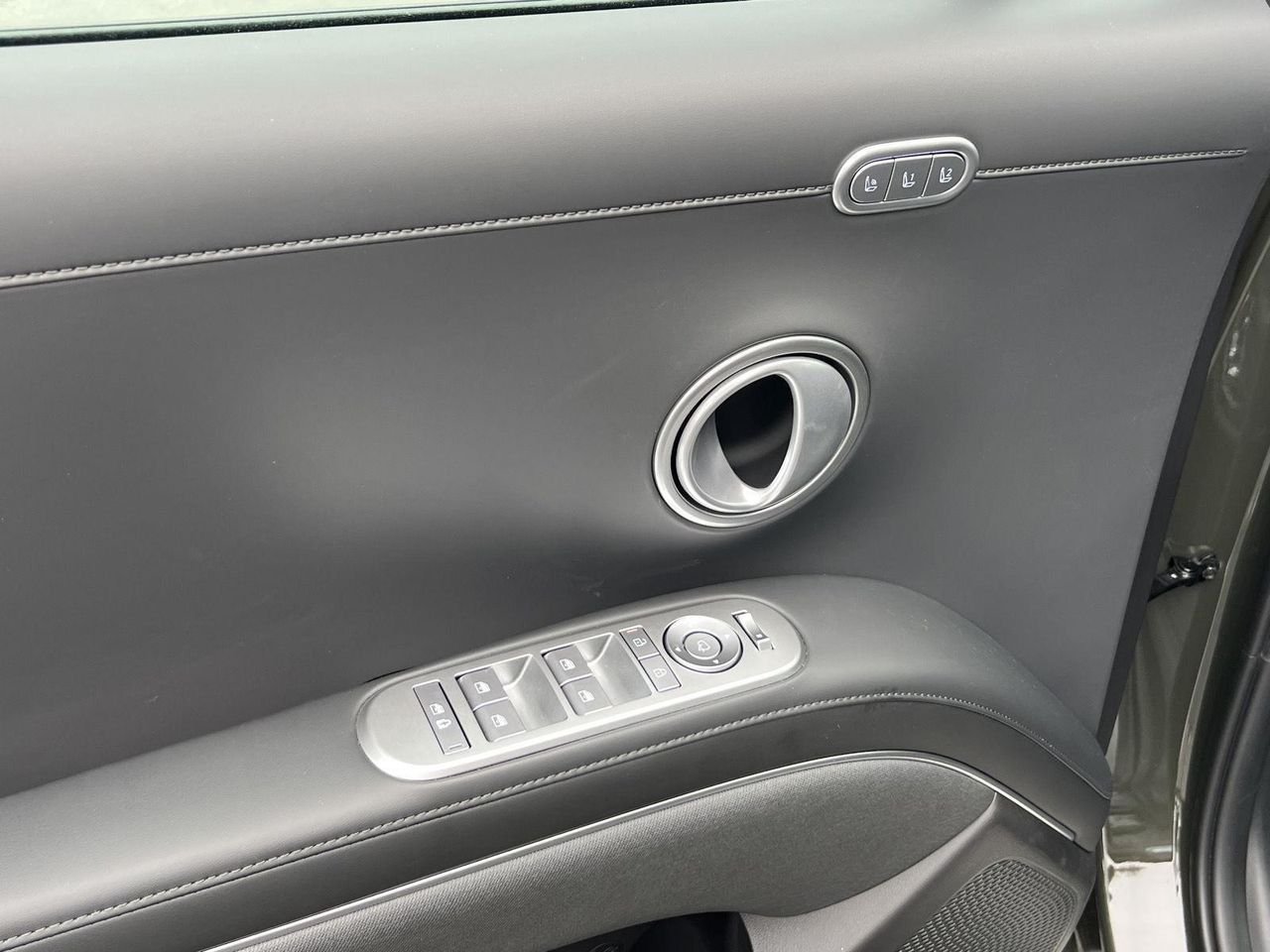 New 2026 Titan Charcoal Pearl Hyundai Calligraphy image 31