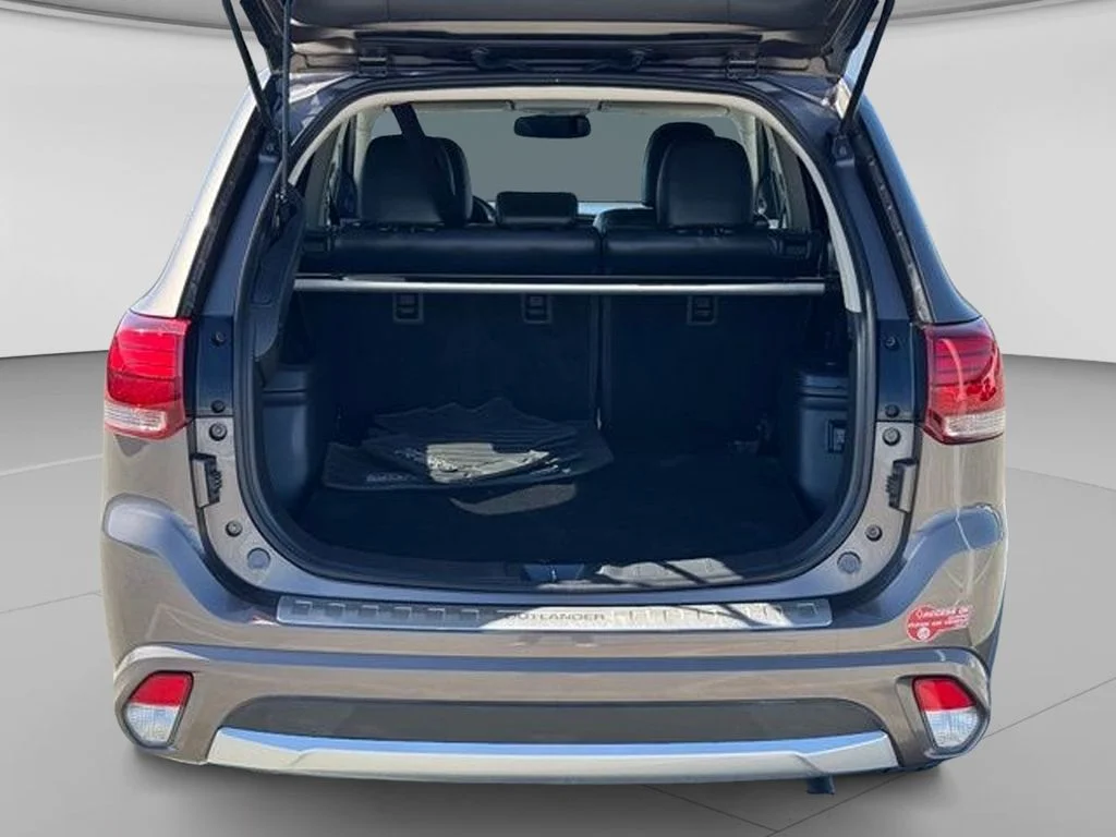 Used 2018  Mitsubishi SEL image 25