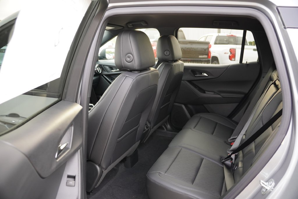 2027 Chevrolet Equinox LT - Photo 11