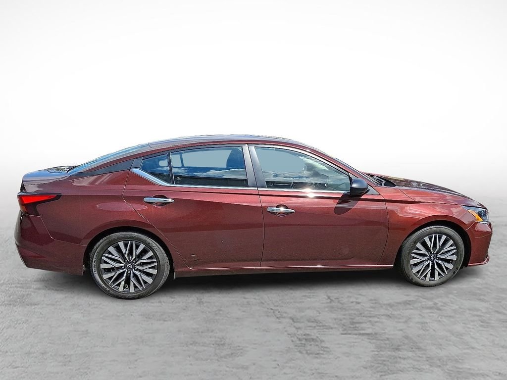 2024 Nissan Altima SV - Photo 7