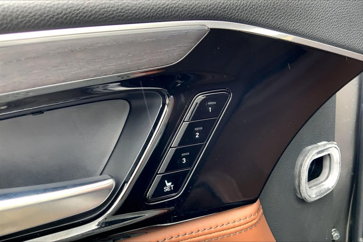 Used 2023 Liquid Carbon Metallic Acura w/Advance Package image 32