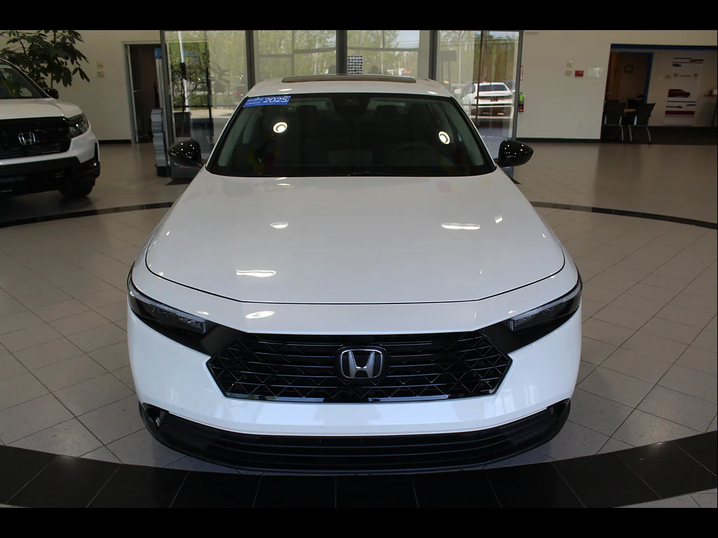 Certified Used 2025 Platinum White Pearl Honda SE image 2