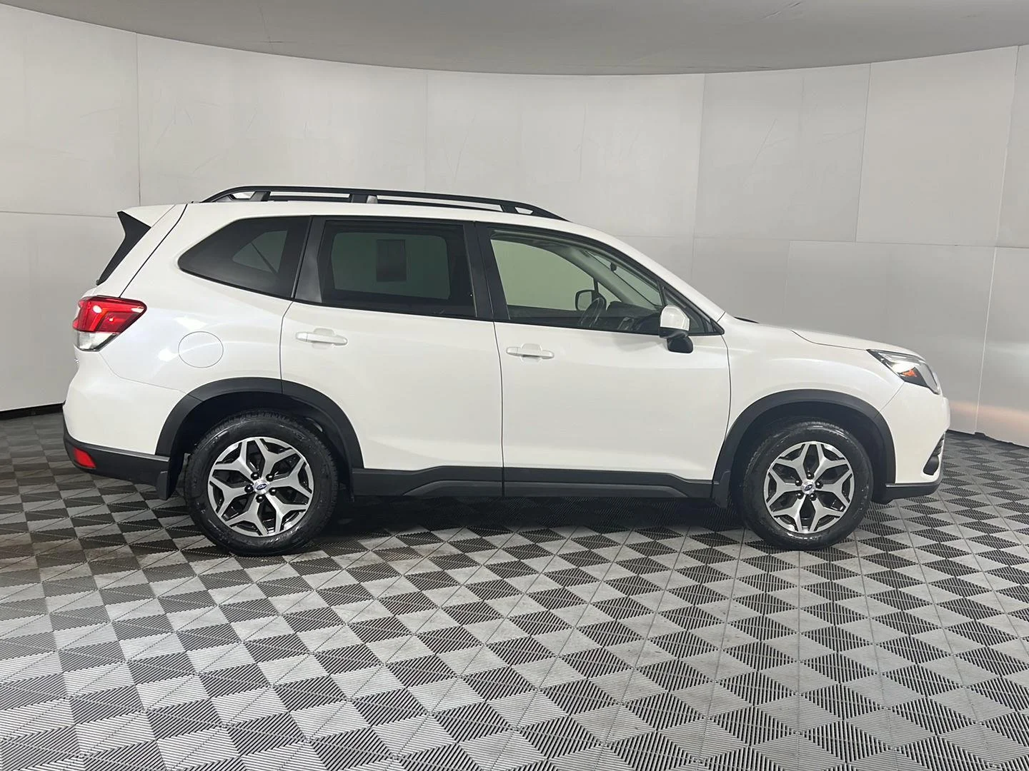 Used 2023 Crystal White Pearl Subaru Premium image 11