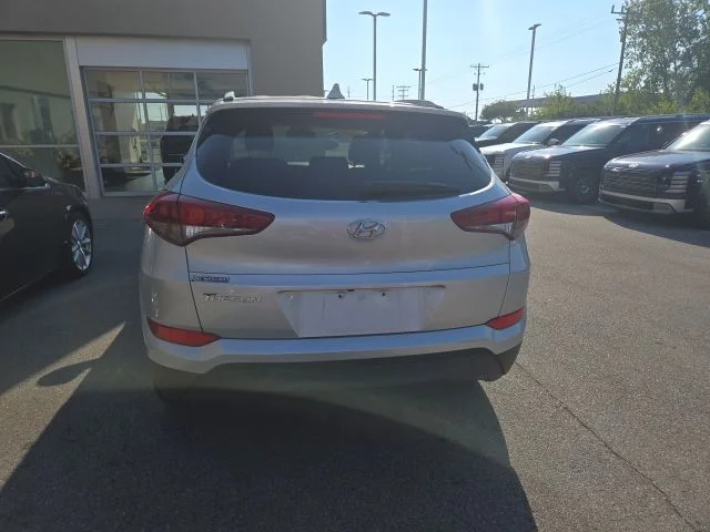 Used 2018 White Hyundai SEL image 3