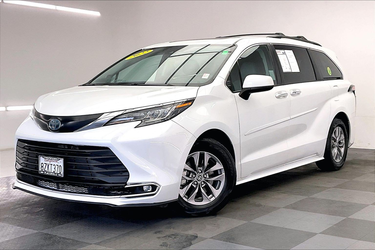 Used 2022 Wind Chill Pearl Toyota XLE image 12