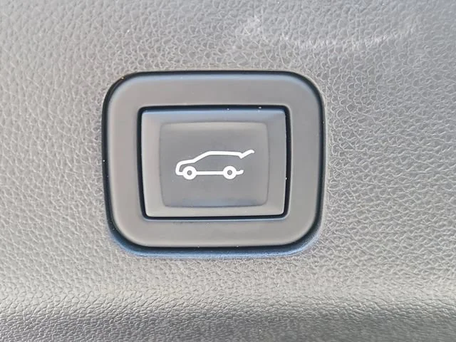 Used 2023 Onyx Black GMC Denali image 10