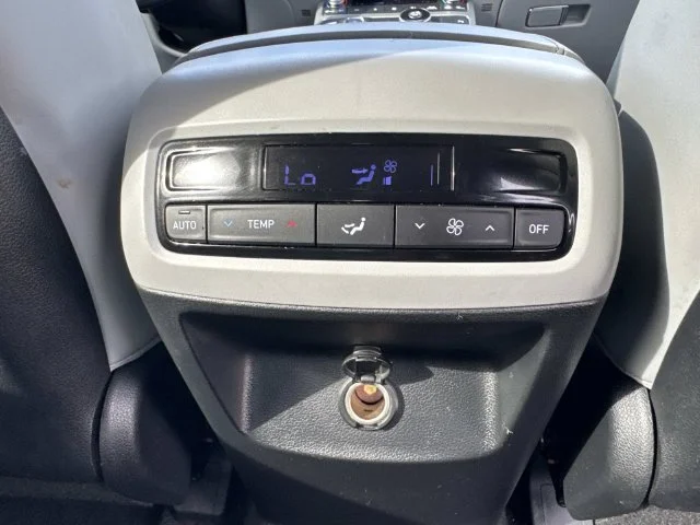 Used 2024 White Hyundai SEL image 32