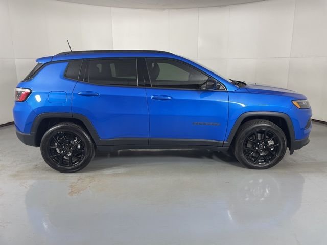 New 2026 Hydro Blue Pearlcoat Jeep Latitude image 9
