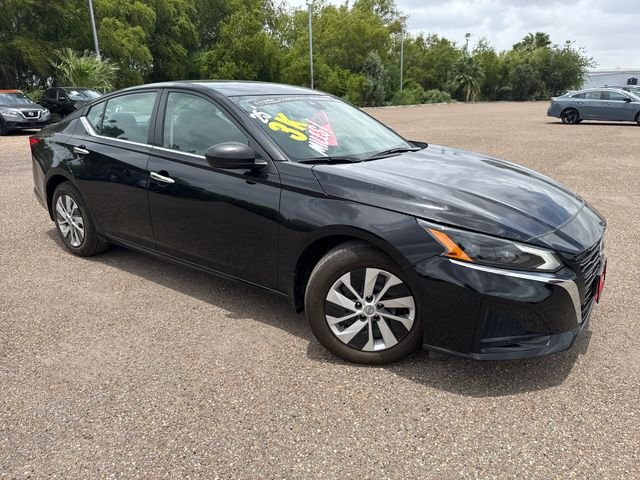 Used 2025 Black Nissan 2.5 S image 1