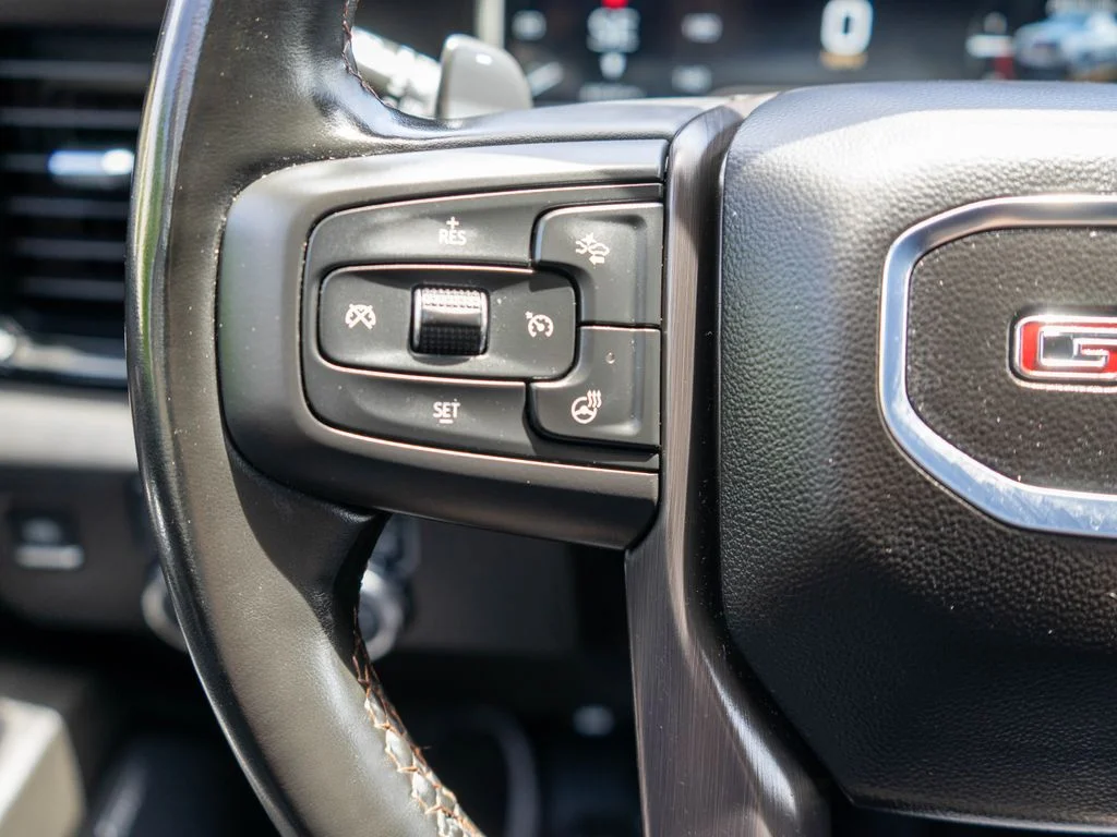 Used 2025 White GMC AT4 image 22