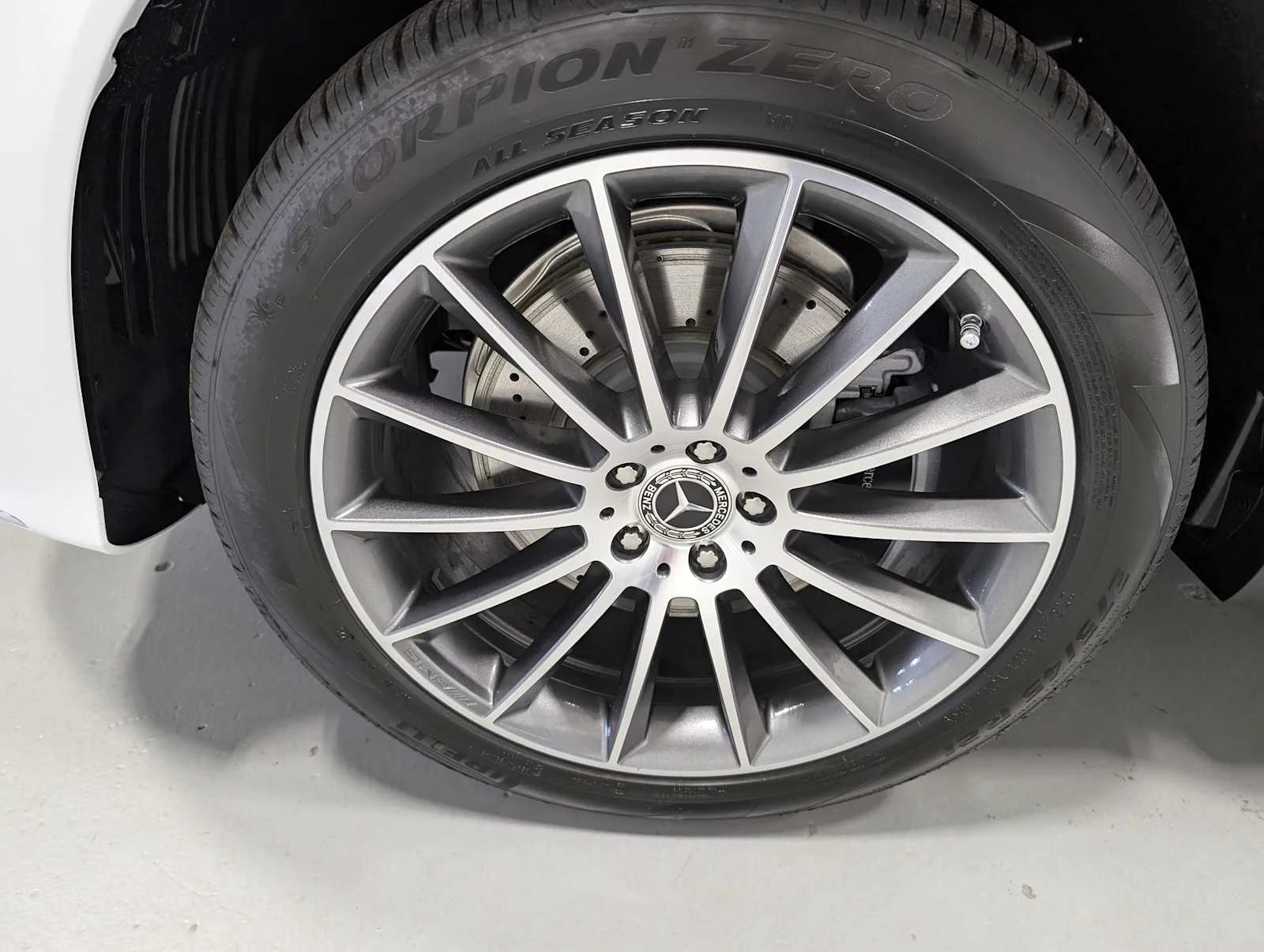 Certified Used 2026 MANUFAKTUR Moonlight White Metallic Mercedes-Benz GLE 580 image 3