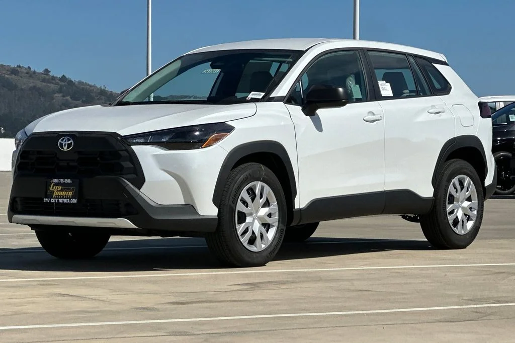 New 2026 Wind Chill Pearl <sup>1</sup> Toyota  L image 8