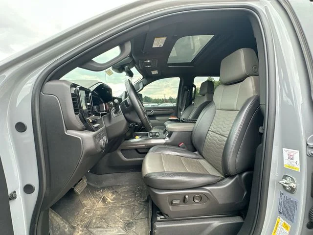 Used 2025 Gray Chevrolet ZR2 image 22