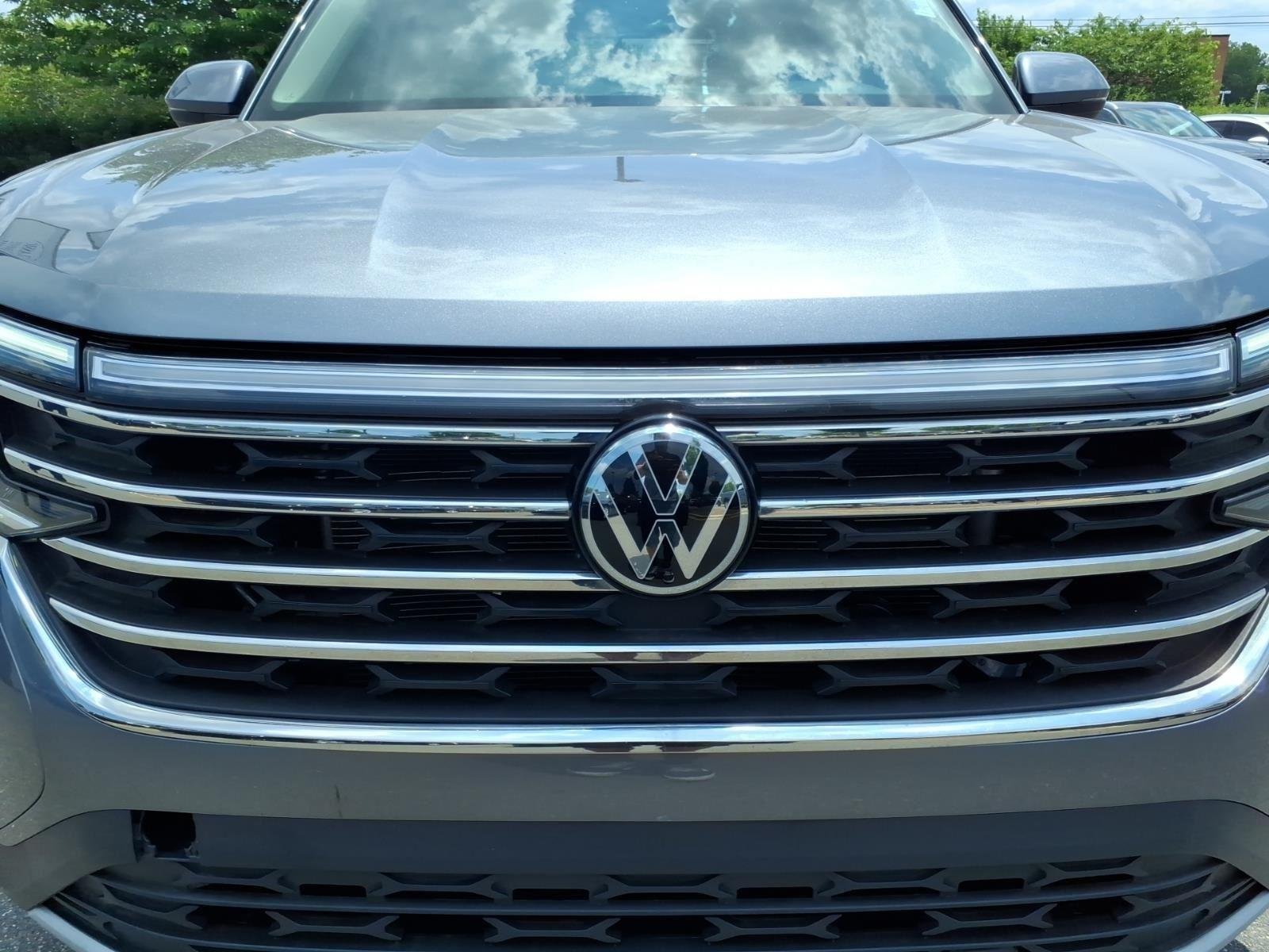 Used 2025 GRAY VOLKSWAGEN SE image 13