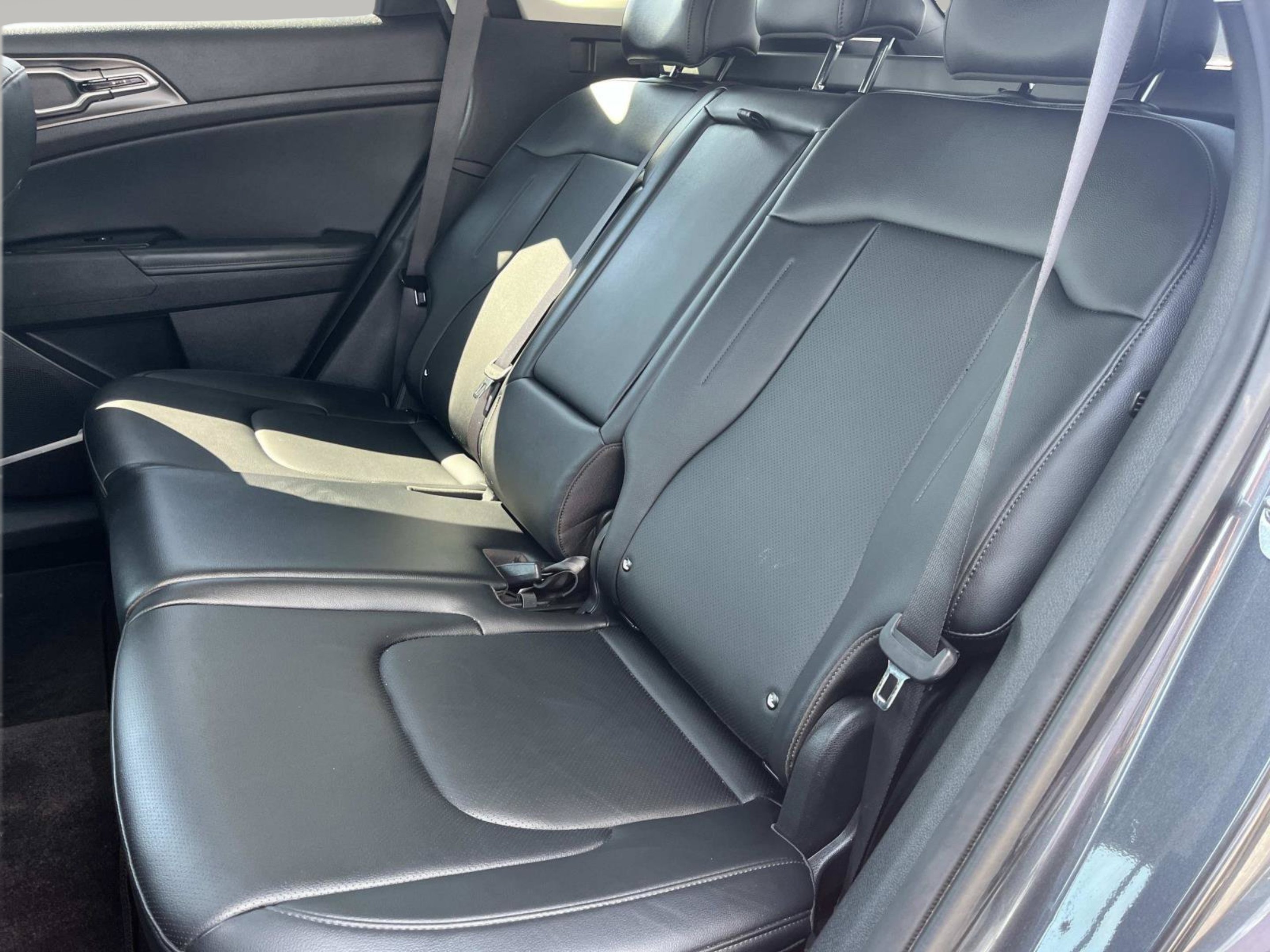 Used 2024 Gravity Gray Kia EX image 18
