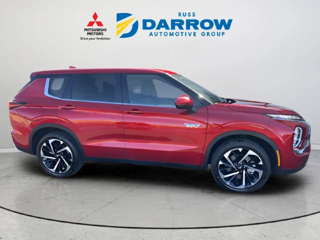 Used 2025 Red Mitsubishi SE image 6