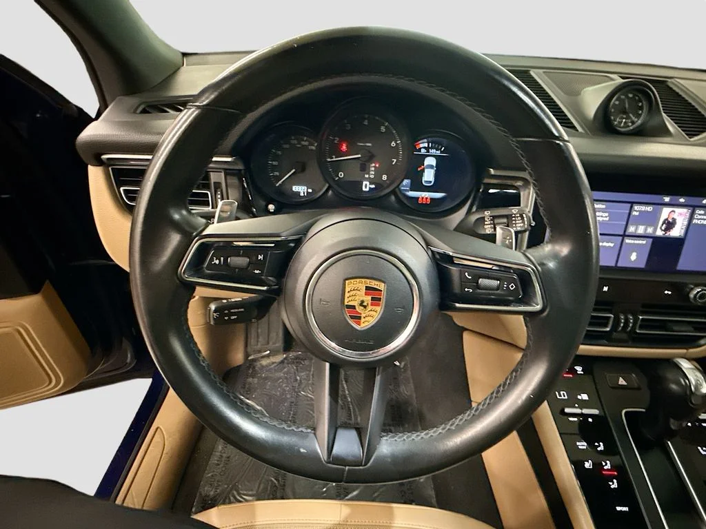 Used 2022  Porsche Base image 12