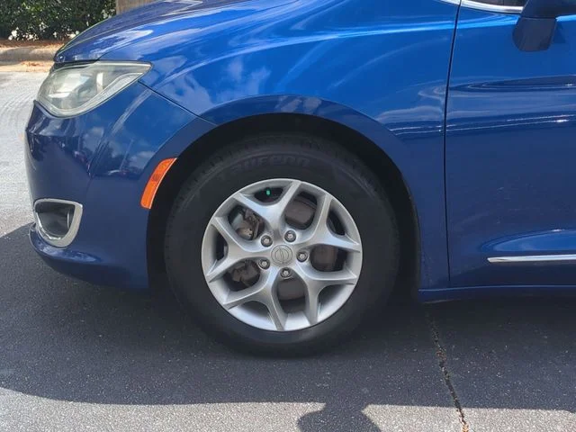 Used 2019 Blue Chrysler Touring L image 10