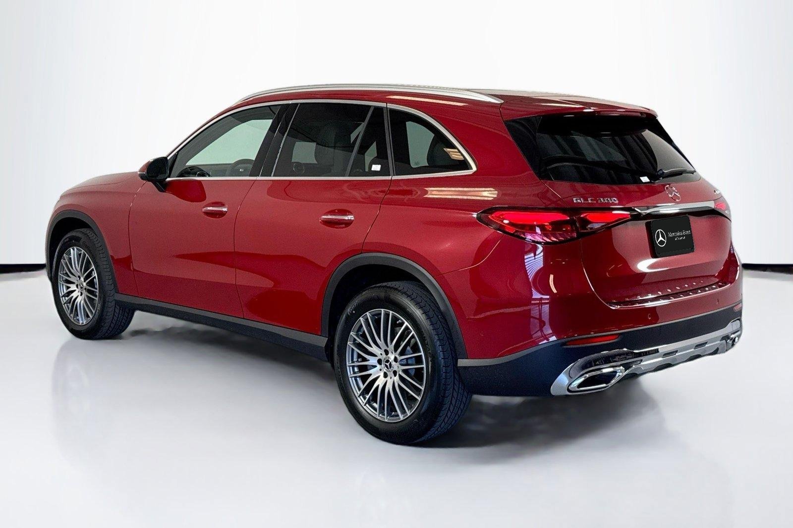 New 2026 Manufaktur Patagonia Red Metallic Mercedes-Benz GLC 300 image 7