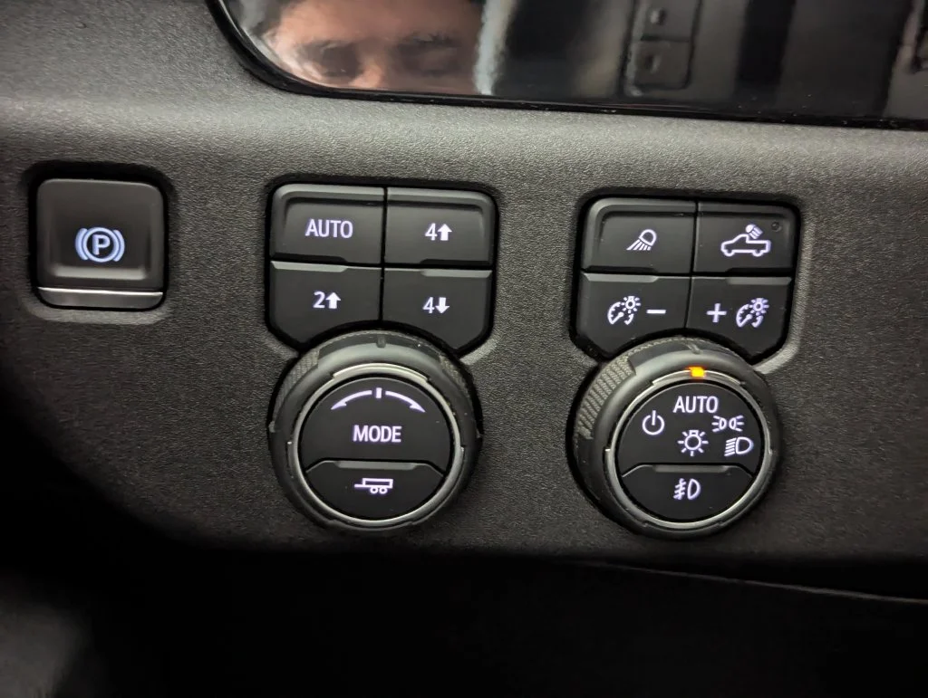 Used 2024 White Chevrolet RST image 39