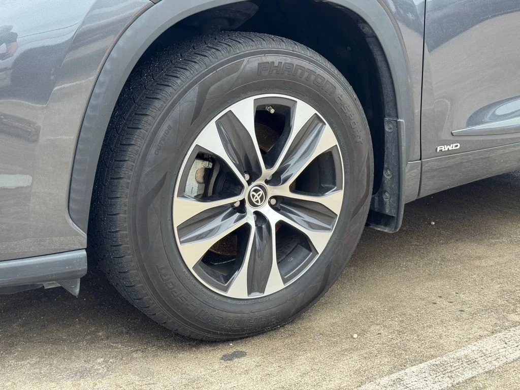 Used 2020 Magnetic Gray Metallic Toyota XLE image 2
