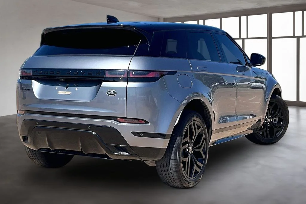 Used 2022 Gray Land Rover R-Dynamic SE image 2