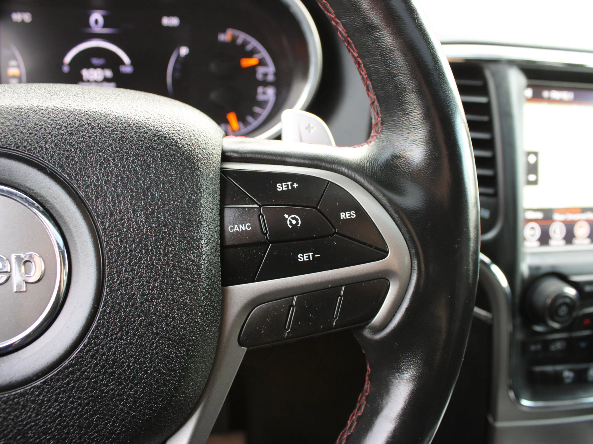 Used 2018 Red Jeep Trailhawk * V6 | Winter Tires | Heated/Vented Seats | Apple CarPlay | Navigation image 22