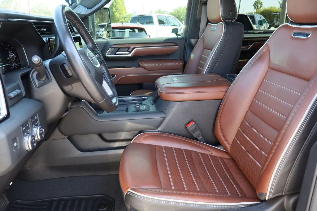 Used 2025 White GMC Denali Ultimate image 25